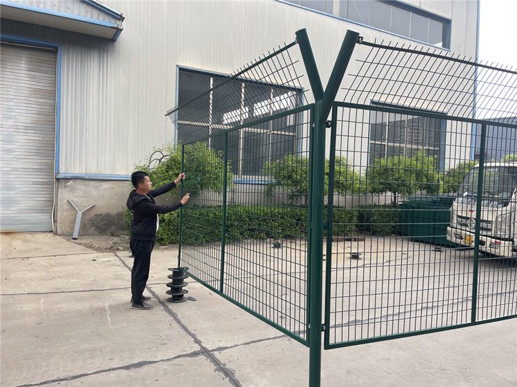 浸塑隔離防護網圖片4