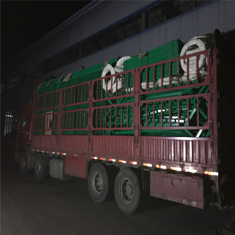 金屬邊框公路護欄網圖片3